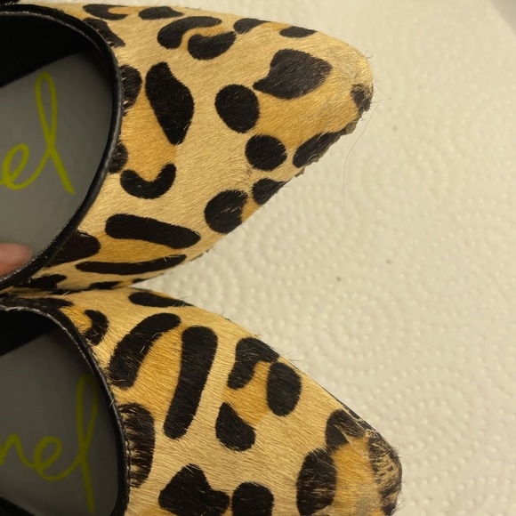 Pointed toe leopard print calf hair flats - Picture 2 of 4